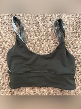 Lululemon reversible bra size 4 excellent condition